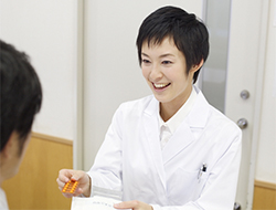 写真:写真付き説明書と薬袋(イメージ)